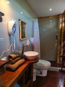 a bathroom with a sink and a toilet at Casa Bambú Galápagos in San Cristobal