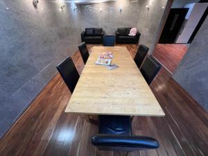 a conference room with a wooden table and chairs at Camden, London, Holloway Rooms 20 Busby Place, NW5 2SR in London
