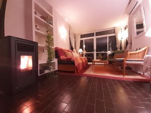 O zonă de relaxare la Acogedor apartamento con bellas vistas al embalse