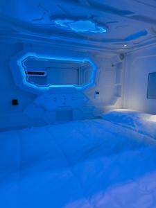 Postel nebo postele na pokoji v ubytování CAPSULE INN VALENCIA Hostel