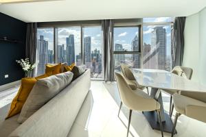 Posezení v ubytování Magical Apartment With Rooftop Pool & Burj Khalifa View