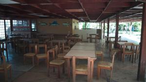 Restaurace v ubytování Condomínio das gaivotas