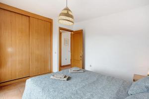 a bedroom with a bed with two towels on it at La Casita de Majanicho in La Oliva