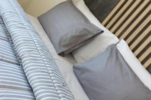 Llit o llits en una habitació de V&V Central Apartment in Pyli Vol. 2