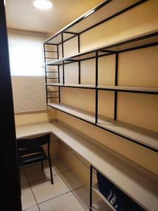 Palanda nebo palandy na pokoji v ubytování Flat no Turu + 2 fotografie