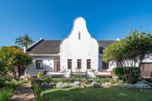 Gallery image of 5 Bedroom Dutch Style Family Home in Milnerton in Cape Town