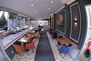 a view of a restaurant with tables and chairs at ARDA AKSOY OTEL 