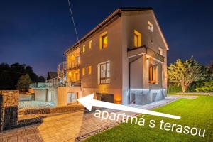 Το κτήριο όπου στεγάζεται  το διαμέρισμα