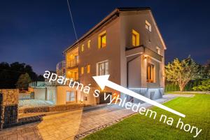 Το κτήριο όπου στεγάζεται  το διαμέρισμα