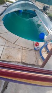 サン・ラファエルにあるBunkerの小さなスイミングプール(テーブル付)とスイミングプール +9枚の写真