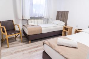 Posteľ alebo postele v izbe v ubytovaní Dom Wczasowy U Eli - ruska bania, sauna na wyłączność, basen podgrzewany
