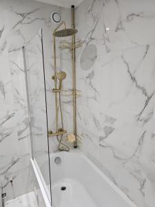 Et badeværelse på Splendide Appartement Proche Paris & Orly + 15 billeder