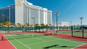 a tennis court in front of a hotel at Westgate Las Vegas Resort & Casino located in the heart of Las Vegas Nevada 5Minutes Walk to Las Vegas Convention Center in Las Vegas