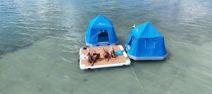 Ảnh trong thư viện ảnh của Bonnethead Key Floating Campground and Private Island ở Key West