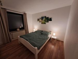 Ліжко або ліжка в номері Naturnahe Wohnung