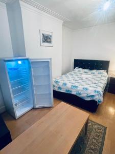 a small bedroom with a bed and a table at Mia Property - Two Mile Hill in Bristol