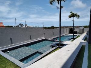a swimming pool on top of a building at Residence Unno - Carapibús - PB / O paraíso que você procura esta aqui. in Jacumã