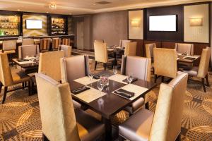 A restaurant or other place to eat at Sheraton Hartford South