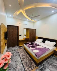 a bedroom with a large bed and a ceiling at Lotus Palm Retreat - Full Villa (By A.P. Villa's) in Ujjain