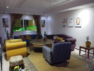 a living room with a couch and a table at Chez Ali in Kenitra
