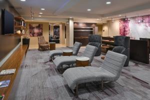 a lobby with chairs and a waiting room at Courtyard by Marriott Charlotte Matthews in Matthews