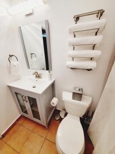 A bathroom at 3 Bedroom Luxury Apartment in San Juan