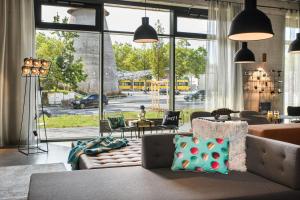 Istumisnurk majutusasutuses Moxy Stuttgart Feuerbach