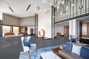 Ein Sitzbereich in der Unterkunft Fairfield by Marriott Hangzhou Qiandao Lake