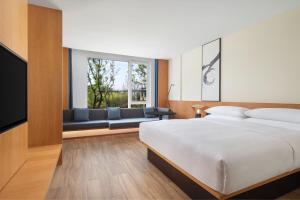 Ein Bett oder Betten in einem Zimmer der Unterkunft Fairfield by Marriott Hangzhou Qiandao Lake