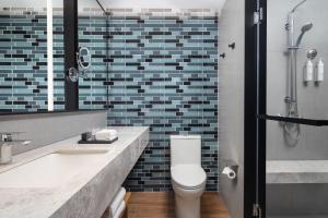 Ein Badezimmer in der Unterkunft Fairfield by Marriott Hangzhou Qiandao Lake