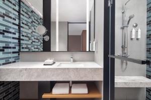 Ein Badezimmer in der Unterkunft Fairfield by Marriott Hangzhou Qiandao Lake