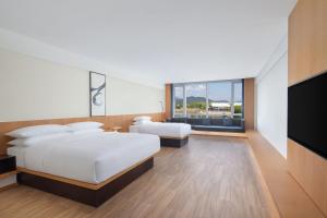 Ein Bett oder Betten in einem Zimmer der Unterkunft Fairfield by Marriott Hangzhou Qiandao Lake