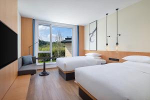 Ein Bett oder Betten in einem Zimmer der Unterkunft Fairfield by Marriott Hangzhou Qiandao Lake