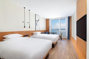 Ein Bett oder Betten in einem Zimmer der Unterkunft Fairfield by Marriott Hangzhou Qiandao Lake