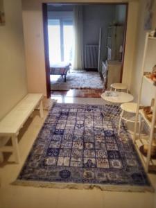 a living room with a rug on the floor at Skiff_View in Kastoria