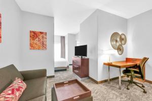 TV a/nebo společenská místnost v ubytování SpringHill Suites by Marriott Tarrytown Westchester County