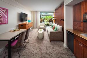 TV a/nebo společenská místnost v ubytování Marriott's Kaua'i Beach Club