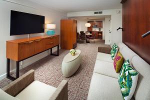 TV a/nebo společenská místnost v ubytování Marriott's Kaua'i Beach Club