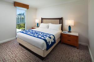 Postel nebo postele na pokoji v ubytování Marriott's Kaua'i Beach Club