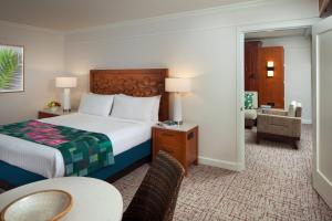 Postel nebo postele na pokoji v ubytování Marriott's Kaua'i Beach Club