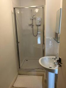 a bathroom with a shower and a sink at Two bed flat in popular York Rd in Birmingham