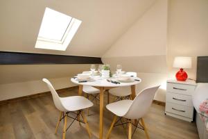 a small dining room with a table and chairs at Matlock Studio 5 - Coventry in Coventry