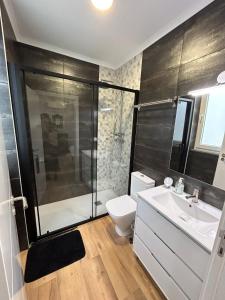 a bathroom with a shower and a toilet and a sink at Alojamento Cabeço de Vide in Cabeço de Vide +12 photos