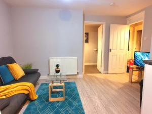 Un lugar para sentarse en Serviced Accommodation near London and Stansted - 2 bedrooms 