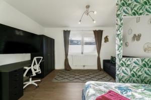 Postel nebo postele na pokoji v ubytování Ch privée 22m - Canapé lit - WIFI - Appart 120m