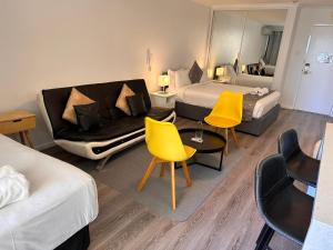 Ένα ή περισσότερα κρεβάτια σε δωμάτιο στο Paxsafe Sydney Hyde Park Private Apartments