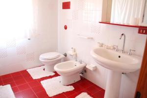 A bathroom at Appartamenti Cavataio 1