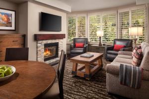 Ruang duduk di Marriott's StreamSide Evergreen at Vail