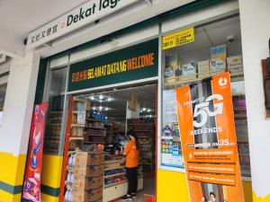 Pasar raya atau kedai lain di apartmen atau berdekatan