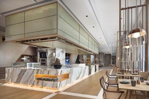 Restoran või mõni muu söögikoht majutusasutuses New World Guangzhou Hotel